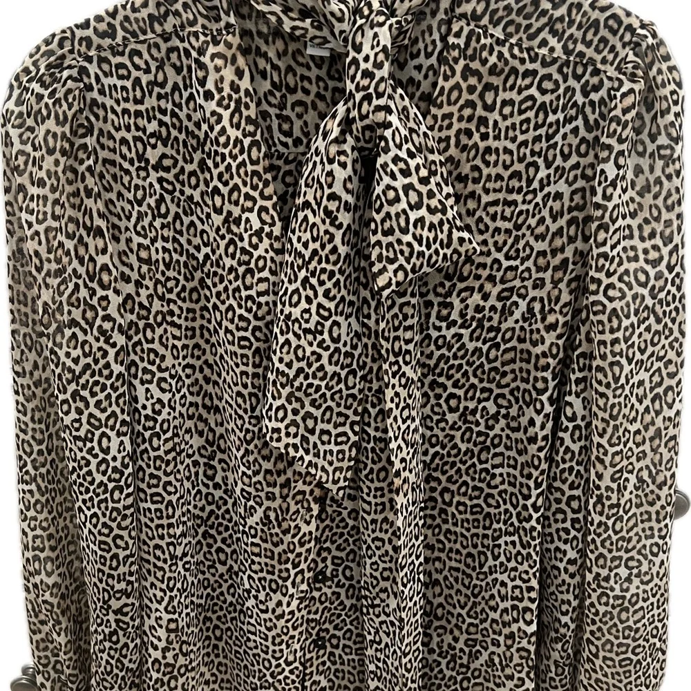 Chico’s Leopard Print Bow Tie Blouse Large - Picture 8 of 13